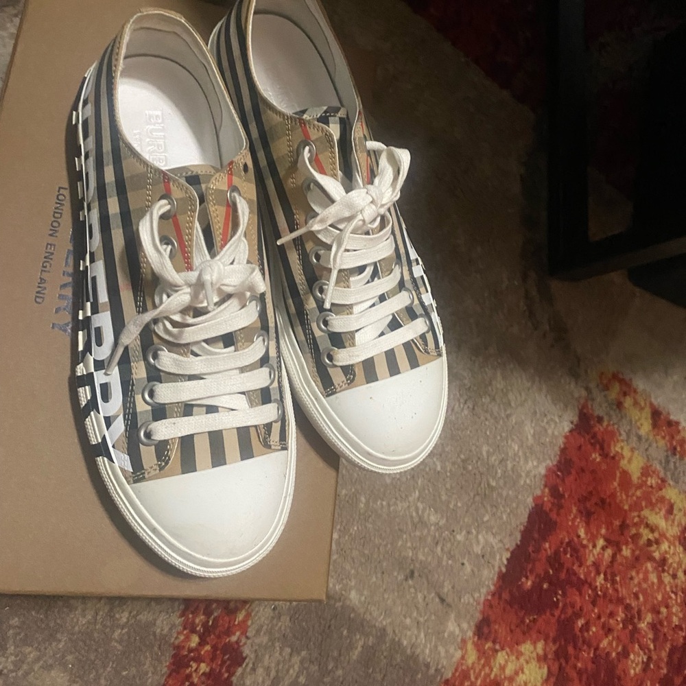 Burberry shoes. Only wore 4 times. Size 41.5 = 9.5 I.S size. Come in org box